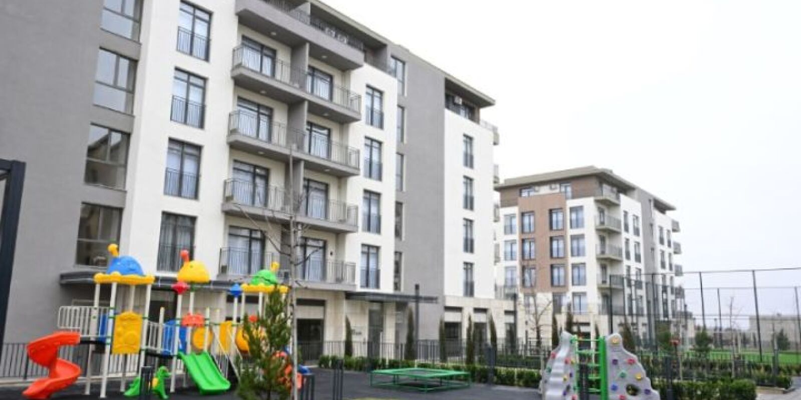 Şirkət yaşayış kompleksində 208 mənzil alıb, ödənişsiz olaraq işçilərinin istifadəsinə verib